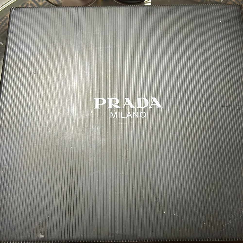 Prada cloudburst ( black and red )